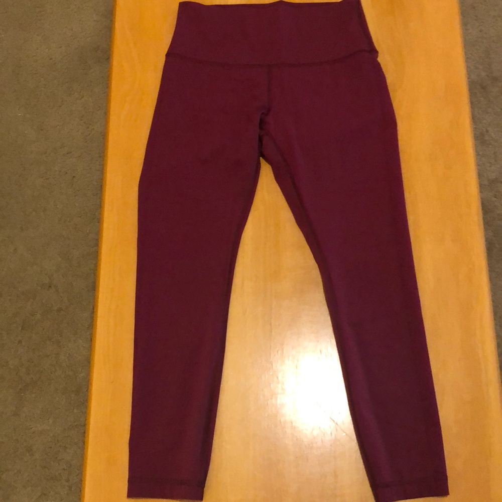 Like New Wunder Under 7/8 Pant Size 8